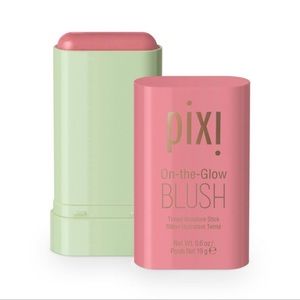 Viral Pixi On The Glow blush in the shade Fluer